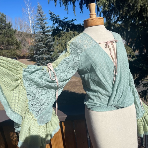 Hot as Hell gorgeous top sea foam green, lime & pink - Picture 2 of 8